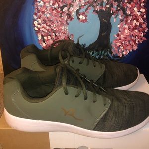 Rocawear sneakers size 10.5 M